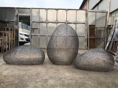 不锈钢镂空石头雕塑