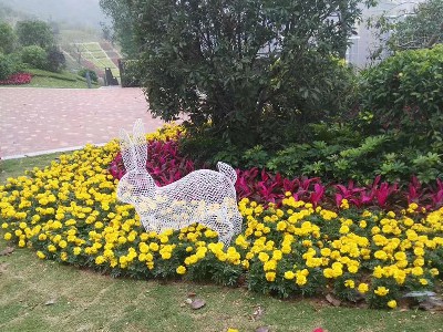 Steel wire sculpture