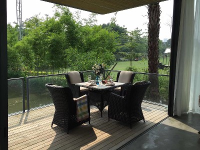 Rattan table and chair 1
