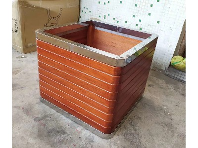 Flower box 4 with steel and wood structure